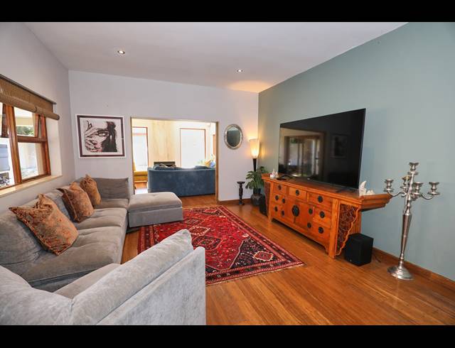 5 BEDROOM FREEHOLD TO LET IN NEWLANDS